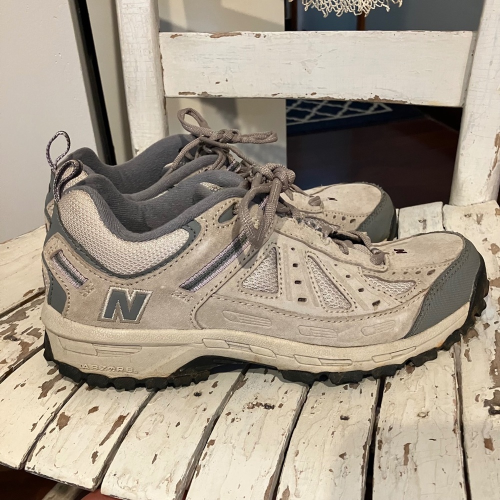 Used Womens 9.5 New Balance 645 Absorb Hiking Shoes Sneakers Beige Suede WW645TP - Picture 4 of 9